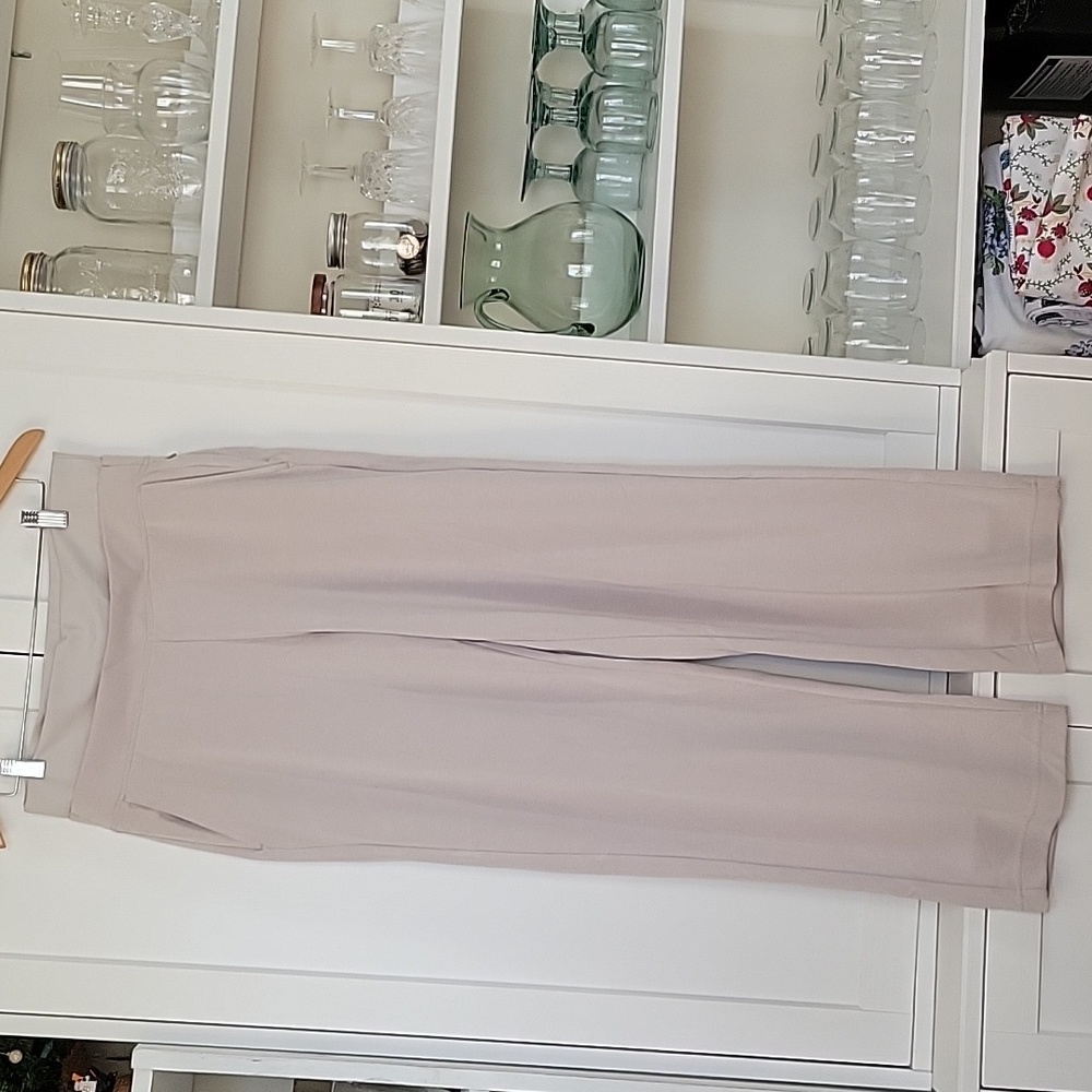 Athleta seasoft large tan pants
